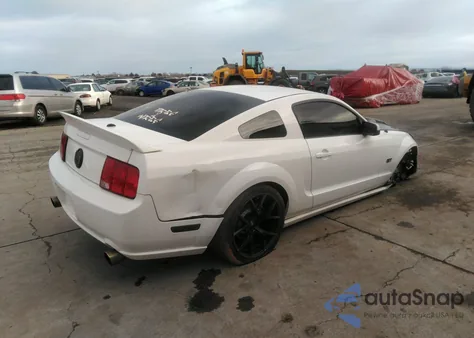 2007 Ford Mustang Gt Deluxe/Gt Premium z USA, uszkodzony, nr VIN 1ZVHT82H275292420